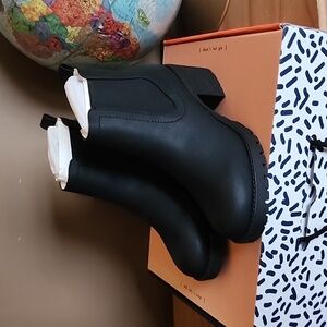 DLG Black Ancle Boots Size 6 Sherpa Lining